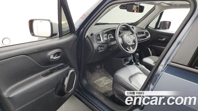 Jeep Renegade — Фото автомобиля 8