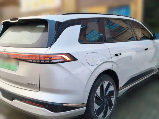 Dongfeng eπ 008 — Фото автомобиля 6