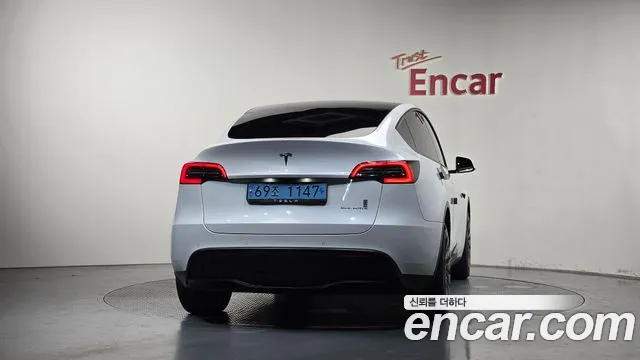 Tesla Model Y — Фото автомобиля 4