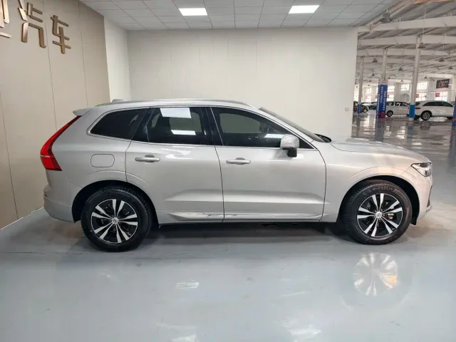 Volvo XC60 — Фото автомобиля 8