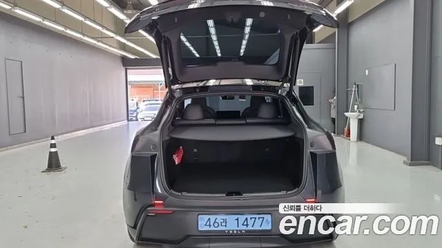Tesla Model Y — Фото автомобиля 16