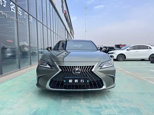Lexus ES — Фото автомобиля 2