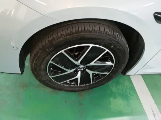 BYD Qin L — Фото автомобиля 22