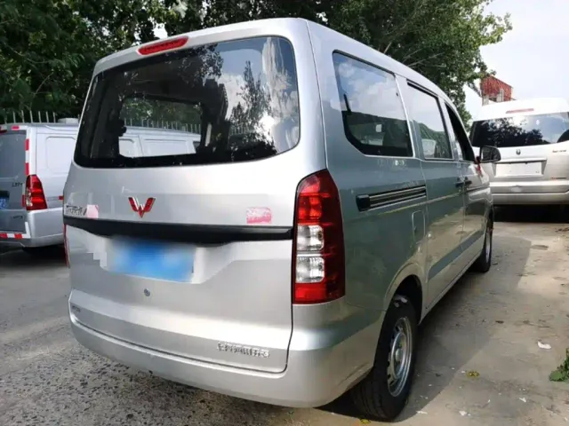 Wuling Hongguang V — Фото автомобиля 6