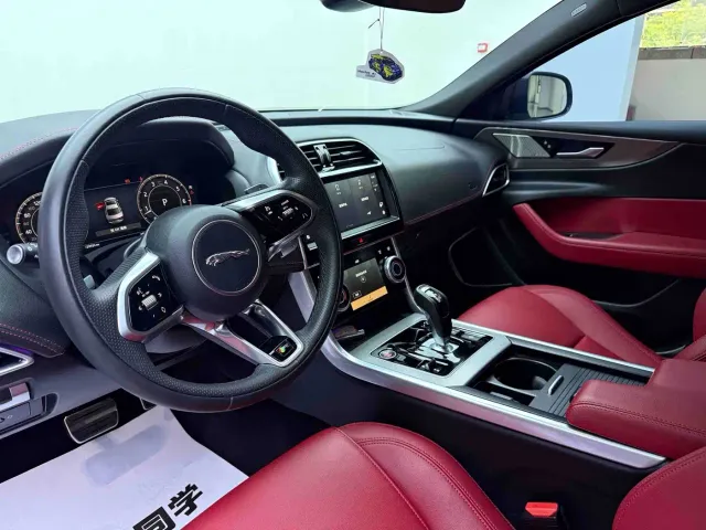 Jaguar XEL — Фото автомобиля 5