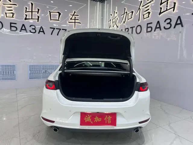 Mazda Axela — Фото автомобиля 17