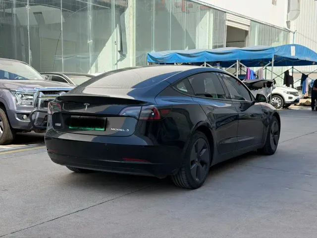 Tesla Model 3 — Фото автомобиля 7
