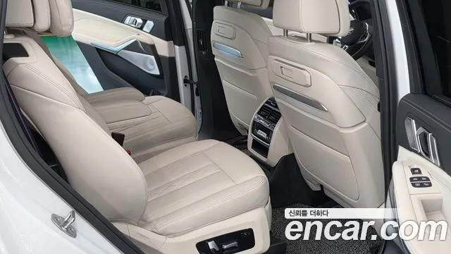 BMW X7 M60i xDrive M Sport 6 мест — Фото автомобиля 12