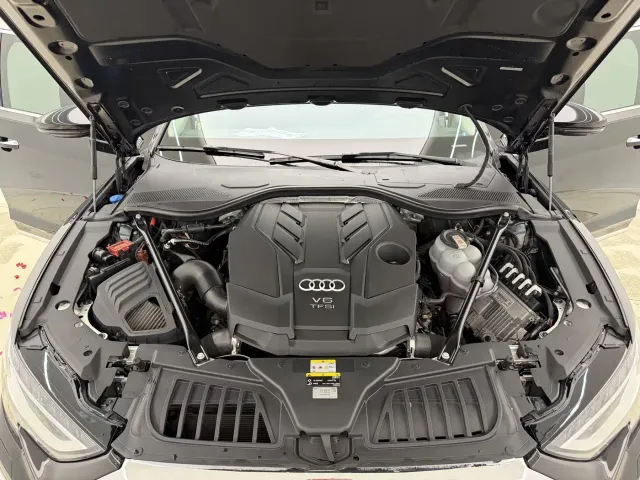 Audi A8 — Фото автомобиля 9