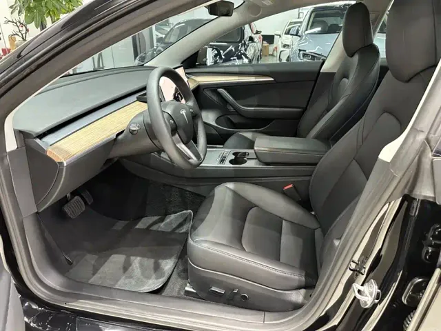 Tesla Model 3 — Фото автомобиля 3