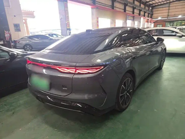 BYD Han L — Фото автомобиля 6