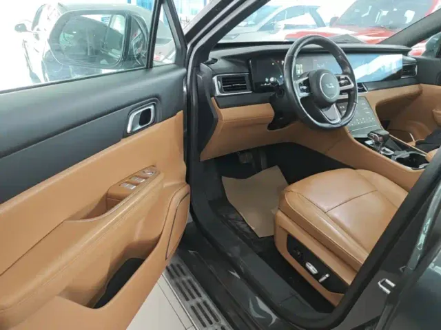 Li Auto ONE — Фото автомобиля 15