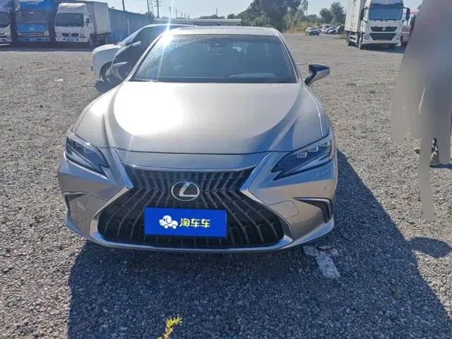 Lexus ES — Фото автомобиля 2