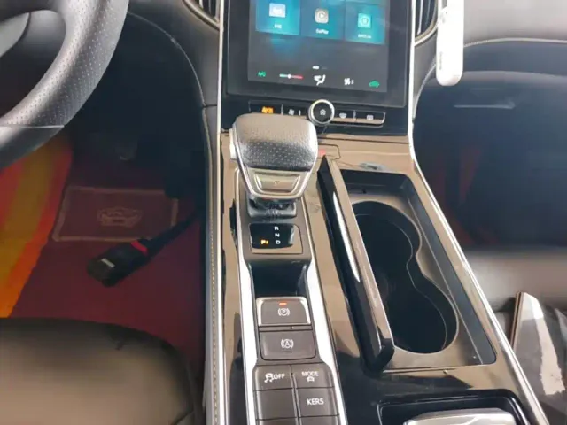 Roewe i6 MAX EV — Фото автомобиля 13