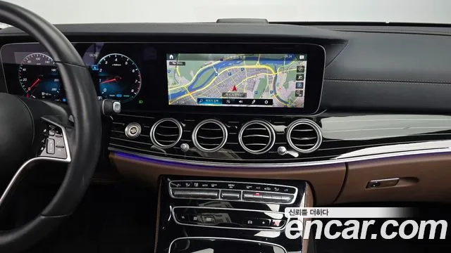 Mercedes-Benz E-Class — Фото автомобиля 13