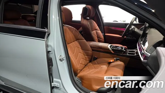 BMW 7 Series G70 — Фото автомобиля 10