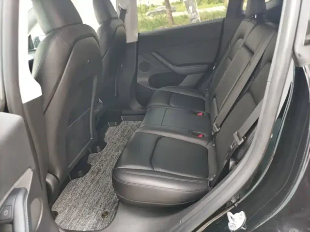 Tesla Model Y — Фото автомобиля 16