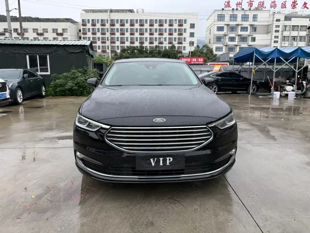 Ford Taurus — Фото автомобиля 6
