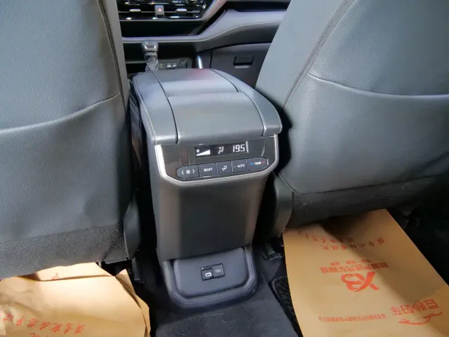 Toyota Crown Kluger — Фото автомобиля 18
