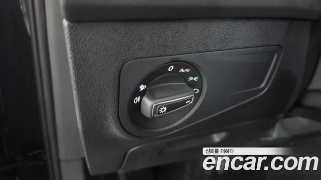 Volkswagen Tiguan Tiguan 2 поколение 2.0 TDI Premium — Фото автомобиля 18