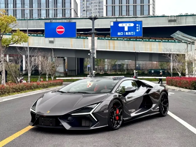 Lamborghini Revuelto — Фото автомобиля 3