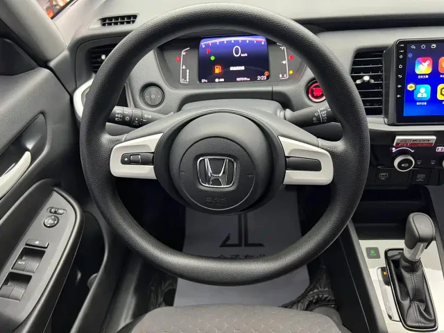 Honda Fit — Фото автомобиля 10