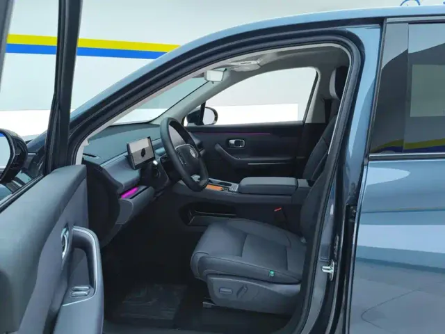 Leapmotor C10 — Фото автомобиля 9