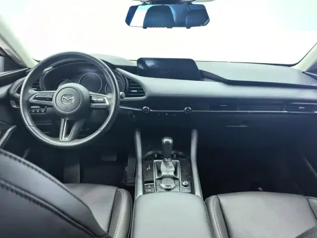Mazda Axela — Фото автомобиля 12