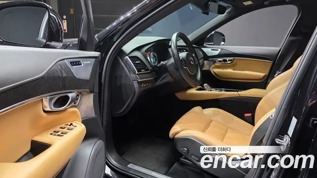 Volvo XC90 — Фото автомобиля 15