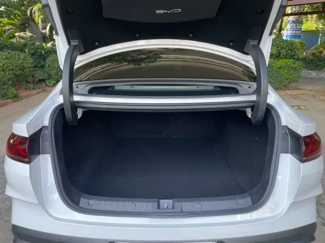 BYD Qin L 2024 DM-i 80KM Leading Edition — Фото автомобиля 16