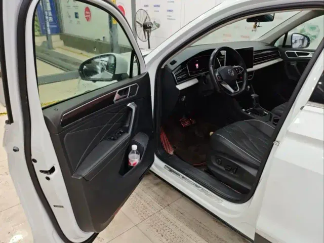 Volkswagen Tiguan L — Фото автомобиля 14
