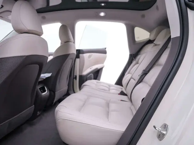 IM Motors LS6 — Фото автомобиля 20