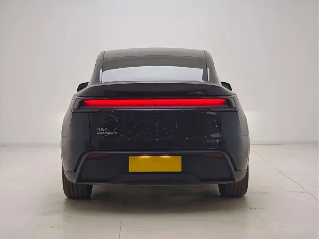 Tesla Model Y — Фото автомобиля 10