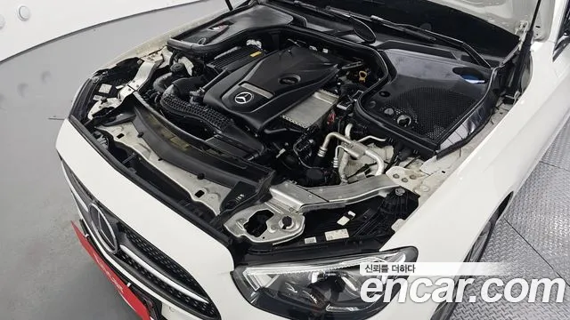 Mercedes-Benz E-Class — Фото автомобиля 6