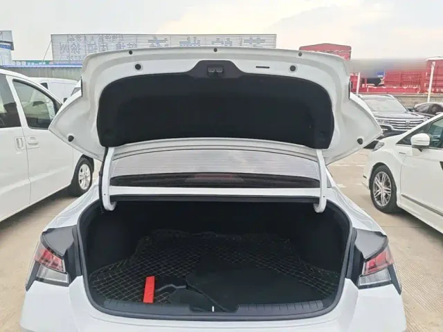 Hyundai Elantra — Фото автомобиля 18