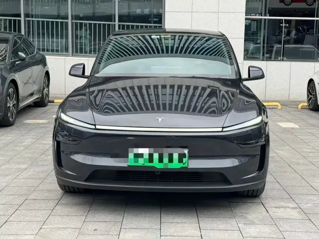 Tesla Model Y 2025 Rear-Wheel Drive — Фото автомобиля 2