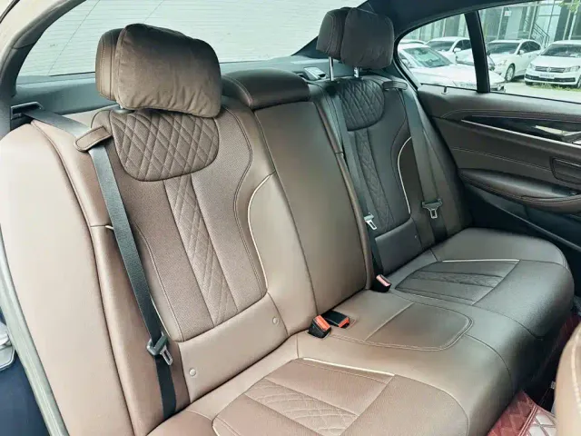BMW 5 Series — Фото автомобиля 8