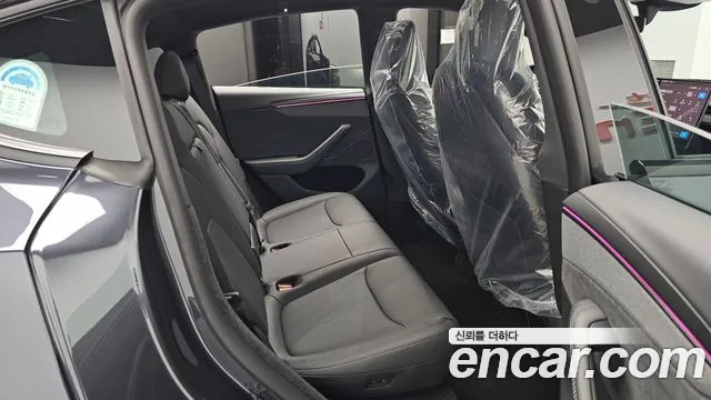 Tesla Model Y — Фото автомобиля 18