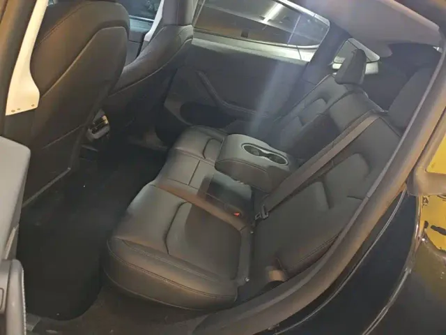 Tesla Model Y — Фото автомобиля 16