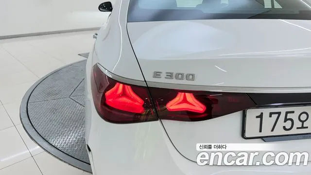 Mercedes-Benz E-Class W214 — Фото автомобиля 12