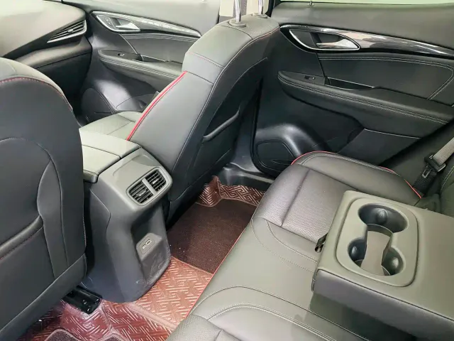 Buick Envision S — Фото автомобиля 10