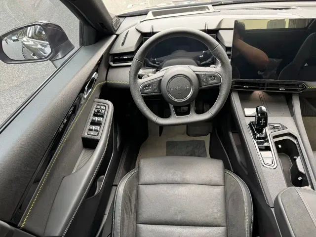 Lynk & Co 03 — Фото автомобиля 11