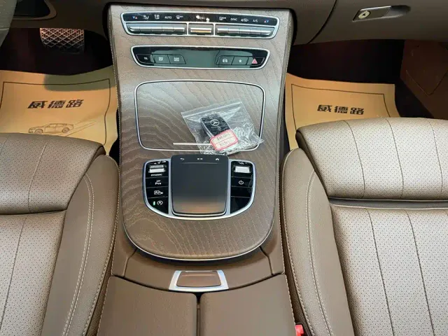Mercedes-Benz E-Class — Фото автомобиля 22