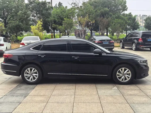 Volkswagen Passat — Фото автомобиля 7