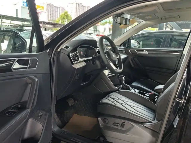 Volkswagen Tiguan L — Фото автомобиля 15