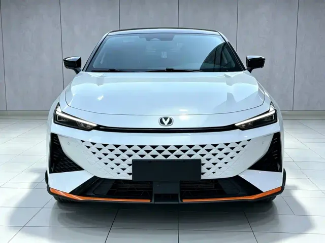 Changan UNI-V — Фото автомобиля 2