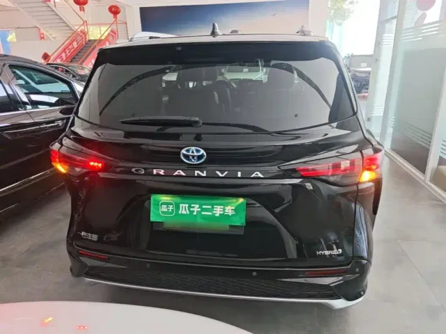 Toyota Granvia — Фото автомобиля 5