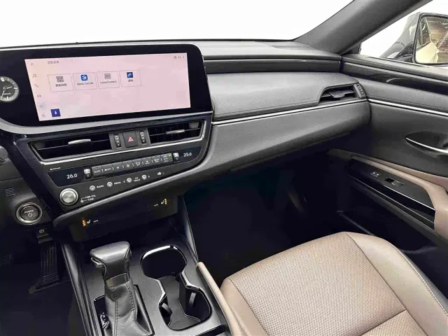 Lexus ES — Фото автомобиля 14