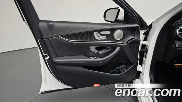 Mercedes-Benz E-Class W213 — Фото автомобиля 12