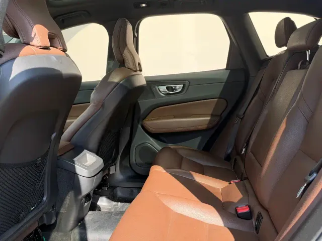Volvo XC60 — Фото автомобиля 9